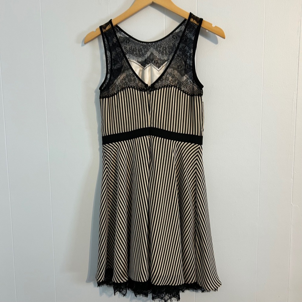 GUESS Striped Lace Trim Sleeveless Dress Black‎ Cream Womens Size 8 y2k - Picture 8 of 8
